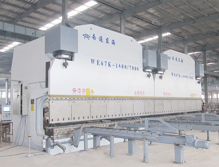 2xWE67K-1600T7000 CNC Press Brake in Tandem 2xWE67K-1600T7000 CNC Press Brake in Tandem